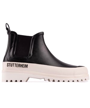 Abraza el clima húmedo y disfruta de los charcos de barro con estilo con las botas de lluvia Stutterheim Rainwalker. Las botas de lluvia están fabricadas en Europa con goma impermeable y terminadas con un suave forro de algodón.