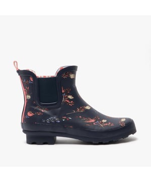 Stormwells Stormwells RIVER Womens Rubber Ankle Wellington Boots Navy/Floral

 Upper Material: Rubber

Closure/Fastening: Pull-On

Features: Comfort

Toe Shape: Round

Shoe Width: Regular

Item Weight: 0.98 KG

Heel Height: Flat (Under 2.5cm)

Boot Style: Wellies

Gift Boxed: No
Product Code: W207NC