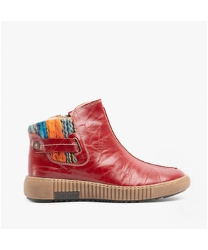 Josef Seibel Josef Seibel MAREN 19 Womens Leather Ankle Boots Hibiscus/Combi

 Upper Material: Leather

Lining Material: Synthetic

Sole Material: Rubber

Closure/Fastening: Zip

Features: Warm Lining,Comfort,Breathable

Toe Shape: Round

Shoe Width: Regular

Item Weight: 0.86 KG

Heel Height: Flat (Under 2.5cm)

Shoe Shaft Height: Ankle

Boot Style: Ankle

Gift Boxed: No
Product Code: 84619-PL88451