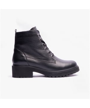 Waldlaufer Waldlaufer H-LUISE 716801 Womens Leather Boots Black

 Upper Material: Leather

Lining Material: Synthetic

Sole Material: EVA

Closure/Fastening: Lace-Up

Features: Comfort

Toe Shape: Round

Shoe Width: Regular

Item Weight: 0.5 KG

Heel Height: Flat (Under 2.5cm)

Boot Style: Ankle

Gift Boxed: No
Product Code: 716801-171-001