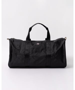 Travel in style with this premium duffel bag, made from 100% recycled polyester for durability and sustainability. Designed with suede leather trims, antique gold-toned metal accents, and an embroidered GANT Archive shield graphic at the center, it combines practicality with timeless style. This product is made with recycled polyester.
L 52 cm x H 28 cm


GANT graphic embroidered on the front
Antique gold trims


 Shell - 100% Recycled Polyester, Lining - 100% Recycled Polyester 

9970090
 
 