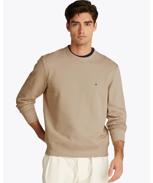 This crew-neck sweatshirt with a modest flag detail is ribbed at the cuffs and hem creating a classic look with a cosy feel.Highlights• Pure cotton terry• Crew neck• Rib-knit collar, cuffs and hem• Tommy Hilfiger branding• Tommy Hilfiger flag embroidery on chestShape & fit• Regular fit• Slightly dropped shoulders• Our model is 1.86m and wears size MComposition & care• 100% cotton