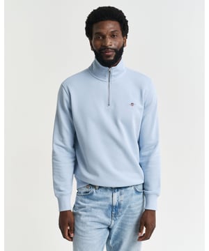Featuring a small embroidered patch on the chest, this half-zip sweatshirt features soft ribbing at the hem and cuffs to create a fitted silhouette. This hard-wearing cotton-polyester blend is ideal for warming up your outfits for late summer evenings or cool autumn mornings.


Regular fit
Half-zip collar
Ribbed hem and cuffs
GANT graphic embroidered at chest



 87% cotton, 13% polyester 

2008005