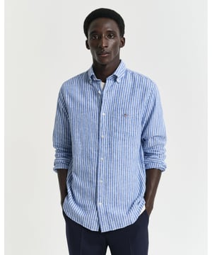 Crafted from a crisp linen-cotton blend, this regular-fit shirt is lightweight, breathable, and airy. Featuring yarn-dyed stripes, it includes a button-down collar, a curved hem, and a chest pocket with GANT branded embroidery. The back is finished with a box pleat and a locker loop for added detail. 

Regular fit
Button-down collar
Box pleat and locker loop at back
GANT graphic embroidered at chest pocket

 55% Linen, 45% Cotton 

3250038
 
 