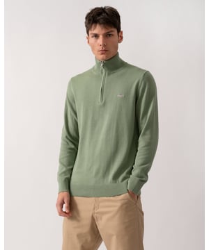 This regular fit cotton sweater combines style and comfort effortlessly. With its half-zip collar, ribbed detailing, and a GANT shield graphic embroidered at the chest, it's a classic addition to your wardrobe. Perfect for staying cozy and looking sharp, whether you're dressing up or keeping it casual.

Regular fit
Half-zip collar
Ribbed neck, hem and cuffs
GANT graphic embroidered at chest

 100% Cotton

 
8030564

 
 