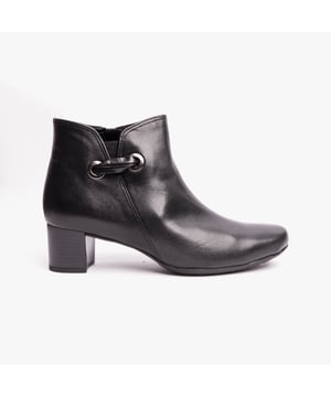 Gabor Gabor KEEGAN 2 Womens Ankle Boots Black

 Upper Material: Leather

Lining Material: Microfibre

Sole Material: Rubber

Closure/Fastening: Zip

Features: Comfort

Shoe Width: Relaxed

Item Weight: 1 KG

Heel Height: Low (2.5-4.9cm)
Product Code: 32.827.57