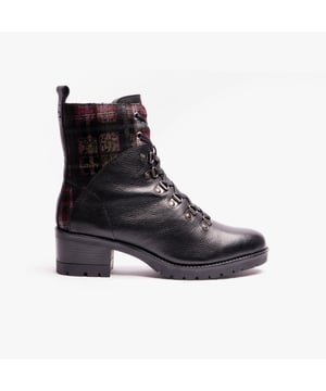 Lotus Lotus LITCHFIELD Womens Ankle Boots Black

Closure/Fastening: Zip

Features: Warm Lining

Shoe Width: Regular

Item Weight: 1 KG

Heel Height: Medium (5-7.4cm)
Product Code: ULB336BB00