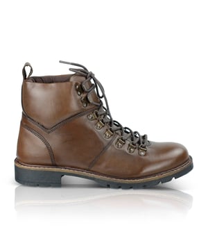 Silver Street London Silver Street London MARBLE Mens Boots Brown

 Upper Material: Leather

Lining Material: Textile

Sole Material: Rubber

Closure/Fastening: Lace-Up

Features: Comfort

Toe Shape: Round

Shoe Width: Regular

Item Weight: 1.2 KG

Heel Height: Low (2.5-4.9cm)

Shoe Shaft Height: Ankle

Trainer Style: Casual

Boot Style: Ankle Boots

Gift Boxed: No
Product Code: Q316BR