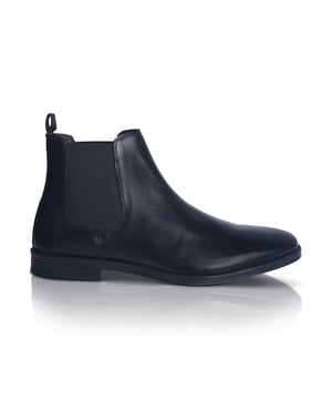 Silver Street London Silver Street London ISLINGTON Mens Boots Black

 Upper Material: Leather

Lining Material: Textile

Sole Material: Rubber

Closure/Fastening: Pull-On

Features: Comfort,Elasticated Side Panel

Toe Shape: Chisel/Almond

Shoe Width: Regular

Item Weight: 1.2 KG

Heel Height: Low (2.5-4.9cm)

Shoe Shaft Height: Ankle

Boot Style: Chelsea Boots

Gift Boxed: No
Product Code: Q399BK