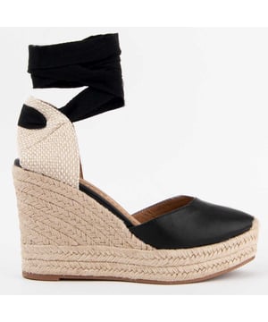 Wedges für Damen. Bequeme Passform. Hergestellt von anderen Marken für unsere Marke. Ungefährliche Maße: 10 cm Absatz und 3 cm Plattform.