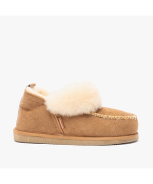 Shepherd Shepherd ALBINA Womens Sheepskin Slipper Boots Chestnut

 Upper Material: Sheepskin

Lining Material: Sheepskin

Sole Material: EVA

Closure/Fastening: Pull-On

Features: Warm Lining

Toe Shape: Round

Shoe Width: Regular

Item Weight: 0.5 KG

Heel Height: Flat (Under 2.5cm)

Shoe Shaft Height: Ankle

Slipper Style: Slipper Boot

Gift Boxed: No
Product Code: 1951056