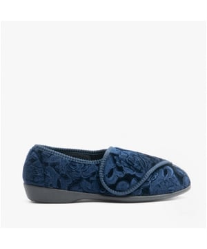 Jo &amp; Joe Jo &amp; Joe DOREEN Womens Touch Fasten Slippers Navy

 Upper Material: Synthetic

Lining Material: Fabric

Sole Material: Synthetic

Closure/Fastening: Touch Fasten

Features: Comfort,Breathable,Adjustable Strap

Toe Shape: Round

Shoe Width: Regular

Item Weight: 0.28 KG

Heel Height: Flat (Under 2.5cm)

Slipper Style: Full Slipper

Gift Boxed: No
Product Code: DOREEN/NVY