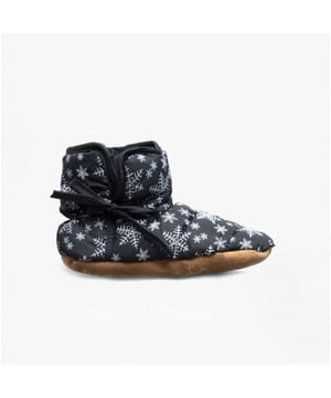 Shuperb NIUMA Girls Novelty Slippers Blue

 Upper Material: Textile

Lining Material: Textile

Sole Material: Rubber

Closure/Fastening: Slip-On

Features: Comfort

Toe Shape: Round

Shoe Width: Regular

Item Weight: 0.08 KG

Heel Height: Flat (Under 2.5cm)

Slipper Style: Slipper Boot

Gift Boxed: No
Product Code: SNOWFLAKE-C