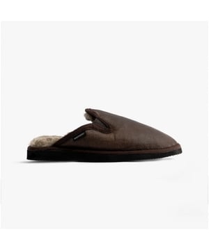 Shepherd Shepherd ADAM Mens Sheepskin Mules Stone Oild Antique

 Upper Material: Sheepskin

Lining Material: Sheepskin

Sole Material: EVA

Closure/Fastening: Slip-On

Features: Warm Lining

Toe Shape: Round

Shoe Width: Regular

Item Weight: 0.35 KG

Heel Height: Flat (Under 2.5cm)

Slipper Style: Mule

Gift Boxed: No
Product Code: 2217253