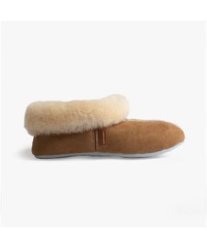 Shepherd Shepherd ANNABELLE Womens Sheepskin Full Slippers Chestnut

 Upper Material: Sheepskin

Lining Material: Sheepskin

Sole Material: Suede

Closure/Fastening: Slip-On

Features: Warm Lining

Toe Shape: Round

Shoe Width: Regular

Item Weight: 0.35 KG

Heel Height: Flat (Under 2.5cm)

Shoe Shaft Height: Low Top

Slipper Style: Full Slipper

Gift Boxed: No
Product Code: 2103056