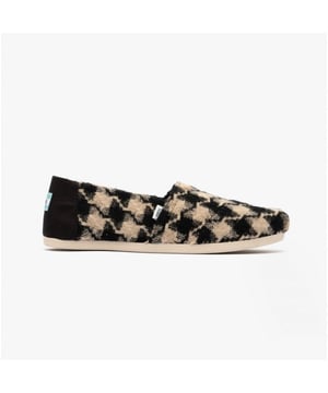 TOMS ALPARGATA Ladies Espadrille Black/White

 Upper Material: Synthetic

Lining Material: Cotton

Sole Material: Rubber

Closure/Fastening: Slip-On

Features: Comfort

Toe Shape: Round

Shoe Width: Regular

Item Weight: 0.5 KG

Heel Height: Flat (Under 2.5cm)

Shoe Shaft Height: Low Top

Sandal Style: Sandals

Gift Boxed: No
Product Code: 10018770