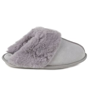Totes Isotoner Totes Isotoner REAL SUEDE WITH FUR CUFF Womens Mule Slippers Grey

 Upper Material: Suede

Lining Material: Polyester

Sole Material: TPR

Closure/Fastening: Slip-On

Features: Warm Lining,Comfort,Breathable

Toe Shape: Round

Shoe Width: Regular

Item Weight: 0.2 KG

Heel Height: Flat (Under 2.5cm)

Slipper Style: Mule

Gift Boxed: No
Product Code: 95635GRY