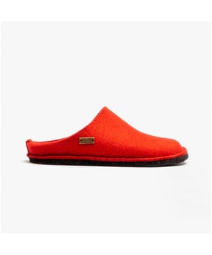 Haflinger Haflinger SOFT Womens Wool Slippers Red

 Upper Material: Wool

Lining Material: Unlined

Sole Material: Textile

Closure/Fastening: Slip-On

Features: Comfort,Breathable

Toe Shape: Round

Shoe Width: Regular

Item Weight: 0.6 KG

Heel Height: Flat (Under 2.5cm)

Slipper Style: Mule

Gift Boxed: No
Product Code: 311010-11
