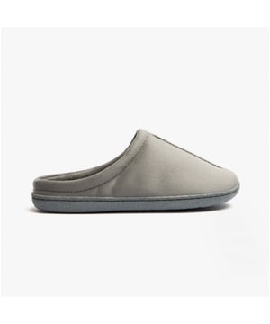Jo &amp; Joe Jo &amp; Joe CLIFF Mens Mule Slippers Grey

 Upper Material: Textile

Lining Material: Synthetic

Sole Material: Synthetic

Closure/Fastening: Slip-On

Features: Comfort

Toe Shape: Round

Shoe Width: Regular

Item Weight: 0.5 KG

Heel Height: Flat (Under 2.5cm)

Slipper Style: Mule

Gift Boxed: No
Product Code: CLIFF/GRE