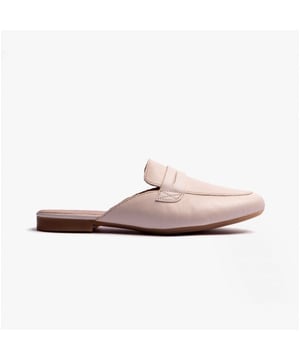 Remonte IRMGARD Ladies Slip-On Mules Beige

 Upper Material: Leather

Lining Material: Textile

Sole Material: TPE

Closure/Fastening: Slip-On

Features: Lightweight,Comfort,Breathable

Toe Shape: Round

Shoe Width: Regular

Item Weight: 1 KG

Heel Height: Flat (Under 2.5cm)

Shoe Shaft Height: Low Top

Sandal Style: Sandals

Gift Boxed: No
Product Code: D0K50-60