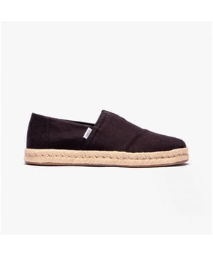 TOMS ALP ROPE 2.0 Herren Espadrille Schwarz

Obermaterial: Baumwolle

Futtermaterial: Textil

Sohlenmaterial: Gummi

Verschluss: Slipper

Merkmale: Leicht, Vegan, Atmungsaktiv

Zehenform: Rund

Schuhweite: Normal

Artikelgewicht: 0,604 KG

Absatzhöhe: Flach (unter 2,5 cm)

Schafthöhe: Niedrig 

Schuhstil: Plimsolls

Geschenkverpackung: Nein  
Produktcode: 10019875