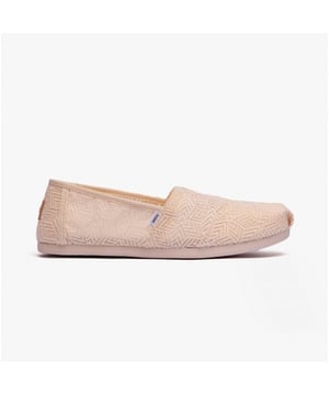 TOMS ALPARGATA Ladies Geo Mosaic  Espadrille Natural

 Upper Material: Textile

Lining Material: Unlined

Sole Material: Rubber

Closure/Fastening: Slip-On

Features: Lightweight,Comfort,Breathable

Toe Shape: Round

Shoe Width: Regular

Item Weight: 0.6 KG

Heel Height: Flat (Under 2.5cm)

Shoe Shaft Height: Low Top

Sandal Style: Sandals

Gift Boxed: No
Product Code: 10019679