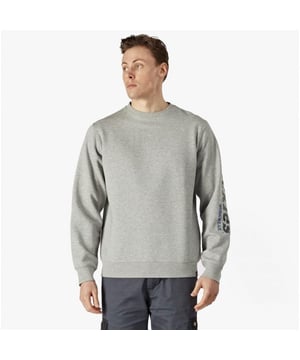Dickies OKEMO Herren Grafik Sweatshirt Grau Melange\n\nVerschluss: Zum Hineinschlüpfen\n\nMerkmale: Warme Fütterung, Komfort, Atmungsaktiv\n\nArtikelgewicht: 0,7 KG\n\nEinzel- oder Mehrfachpack?: Einzel\n\nGeschenkverpackt: Nein\n\nMaterialzusammensetzung: Baumwolle\n\nKleidungsmerkmale: Rundhals-Pullover, Reflexgrafikdruck am linken Arm\nProduktcode: 36235-67595