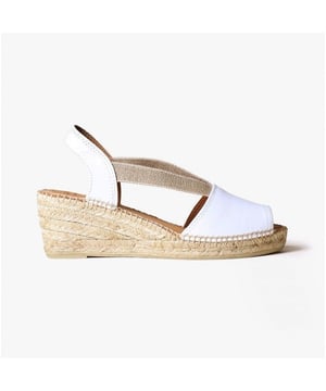Toni Pons TEIDE Ladies Peep-Toe Espadrilles White

 Upper Material: Leather

Lining Material: Textile

Sole Material: Rubber

Closure/Fastening: Slip-On

Features: Lightweight,Comfort,Breathable

Heel Type: Wedge

Toe Shape: Round

Shoe Width: Regular

Item Weight: 0.5 KG

Heel Height: Low (2.5-4.9cm)

Sandal Style: Sandals

Gift Boxed: No
Product Code: TEIDE-P-WHITE