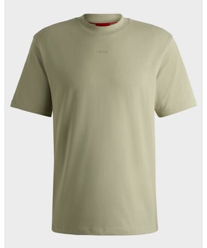 A relaxed-fit T-shirt by HUGO Menswear, crafted in heavyweight jersey with a high-density logo print at the centre chest.
Relaxed fitShort sleeves
100% Cotton
50488330