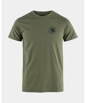 Men’s 1960 Logo T-shirt
Short-sleeved t-shirt in a sustainable jersey knit that combines the softness of organic cotton with the functionality and durability of recycled polyester. Wicks away moisture and dries quickly, making it extra comfortable in warm climates. Round neckline and little logo printed on the chest.

Lightweight and quick drying in warm climates.
60% organic cotton, 40% recycled polyester.
Small logo printed on the chest.
Round neckline.
60% cotton (organic), 40% polyester (recycled)
Organic cotton, Recycled polyester, Produced without PFCs
Regular Fit
Durable, Lightweight, Channels moisture
40°C mild process
do not dry clean
do not tumble dry
do not bleach
iron 1 dot - Max 110°C
do not use fabric softener, wash with similar colours

F87313