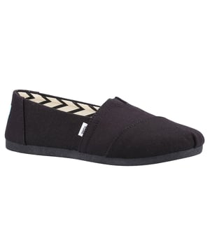 Our day one women's Alpargata slip-on is now designed using earth-conscious materials to lessen your impact on the planet and bring maximum comfort to your day-to-day shoe.