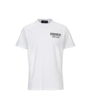 Das Dsquared2 T-Shirt ist das perfekte Zusammenspiel von hochwertigem Komfort und modernem Design. Aus weicher Baumwolle gefertigt, sorgt es für ein angenehmes Tragegefühl. Der auffällige Logo-Print und der lässige Schnitt machen es zu einem unverzichtbaren Highlight für jedes Outfit.