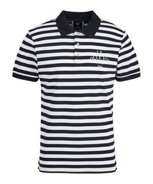 De 19v69 ITALIA polo *EMILIO MARINA* maakt indruk met zijn tijdloze streeppatroon en maritieme look. De polokraag en het hoogwaardige katoen zorgen voor een klassieke stijl en een hoog draagcomfort, ideaal voor stijlvolle vrijetijdsoutfits.