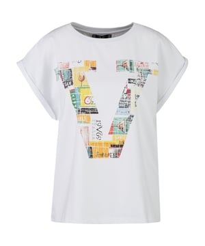Trendiges T-Shirt mit großem V-Print im Retro-Look. Der hochwertige Baumwoll-Elasthan-Mix sorgt für angenehmen Tragekomfort und eine ideale Passform.