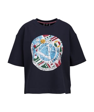 Das Damen-T-Shirt *PETONIA TENNIS* begeistert mit einem sportlichen Look und auffälligem Logoprint. Die weite Passform und das angenehme Baumwollmaterial bieten höchsten Tragekomfort – perfekt für lässige Freizeitlooks.