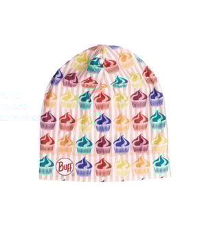 Gorro Buff compatible con casco, diseñado para ofrecer comodidad y rendimiento en cualquier actividad.

Características principales:

- Confeccionado en tejido ligero y elástico.
- Compatible con casco, ideal para deportes como ciclismo, motociclismo o esquí.
- Tecnología de absorción de humedad.
- Costuras vistas a tono.
- Talla única.
- Adaptado para adultos y adolescentes.
- Ajuste ergonómico y versátil, perfecto para usar bajo el casco o como accesorio independiente.
- Unisex.
- Tejido ligero y transpirable.
- Logotipo Buff.

Un accesorio práctico y funcional, pensado para quienes buscan confort y versatilidad en sus aventuras al aire libre.
 Medidas: 24 X 25cm
 Composición: 100% Poliéster
 Cuidados:
- Lavado de color a 40ºC.
- No usar secadora.
- No planchar.