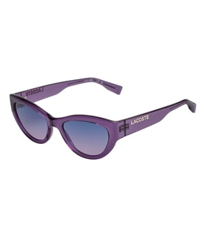 Gafas de sol mujer Lacoste con montura de acetato.

Forma y diseño:
- Estas gafas de sol de Lacoste tienen una silueta cat eye moderna.
- La silueta de cat eye le da a las gafas un aspecto moderno y vanguardista.

Material de la montura:
- La montura de estas gafas de sol está fabricada en acetato.
- El uso de acetato proporciona durabilidad y ligereza a la montura.

Patillas:
- Las patillas también están hechas de acetato, a juego con el material de la montura.
- El acetato en las patillas las hace livianas y cómodas de llevar.

Detalles de la marca:
- Grabado de la marca Lacoste en las patillas y en una de las lentes.
- Estos elementos de diseño ayudan a identificar claramente el modelo como parte de la colección de las gafas de sol Lacoste.
- Incluye estuche original.

Lentes:
- Los lentes son de alta calidad.
- 100% protección UVB 400.

El color de las lentes de las gafas de sol puede variar ligeramente con respecto a las imágenes debido a efectos de iluminación o ajustes en el acabado del material, ¡pero siempre conservarán su estilo y calidad!
 Medidas: Alto lente: 42 mm. Ancho lente: 54 mm. Puente: 18 mm. Patillas: 140 mm.
 Composición: Acetato
 Cuidados:
Limpiar las gafas con agua y jabón (neutro).
No usar paños sucios o abrasivos que puedan alterar las características de los filtros.
Utilizar únicamente accesorios y repuestos originales.