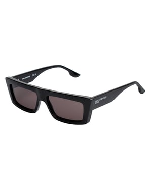 Gafas de sol unisex Karl Lagerfeld.

Forma y diseño:
- Estas gafas de sol Karl Lagerfeld tienen una silueta rectangular con diseño anguloso y bordes definidos.
- La silueta rectangular le da a las gafas de sol un aspecto moderno y vanguardista.

Material de la montura:
- La montura de estas gafas está fabricada en ABS, un material plástico inyectado.
- Esto hace que las gafas sean resistentes y cómodas de llevar.

Patillas:
- Las patillas también están hechas de ABS, a juego con el material de la montura.

Detalles de la marca:
- Grabado de la marca Karl Lagerfeld en las patillas.
- Incluye estuche original.

Lentes:
- Los lentes son de alta calidad.
- 100% protección UVB 400.
- Cristales antirreflejo.

El color de las lentes de las gafas de sol puede variar ligeramente con respecto a las imágenes debido a efectos de iluminación o ajustes en el acabado del material, ¡pero siempre conservarán su estilo y calidad!
 Medidas: Ancho lente: 56 mm. Puente: 15 mm. Patillas: 145 mm.
 Composición: ABS inyectado
 Cuidados:
Limpiar las gafas con agua y jabón (neutro).
No usar paños sucios o abrasivos que puedan alterar las características de los filtros.
Utilizar únicamente accesorios y repuestos originales.