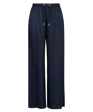 Luchtige zomerbroek met een wijde snit en elastische tailleband. Het vloeiende polyestermateriaal is comfortabel om te dragen en ideaal voor veelzijdige zomerlooks.