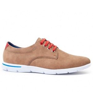 Zapato casual para hombre. Calce cómodo. Plantilla acolchada. Suela antideslizante. Cosido reforzado. Fabricado por otras marcas para nuestra marca.