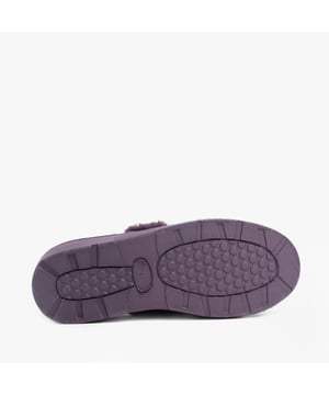 Dr Keller Dr Keller AVON Womens Slippers Purple

 Upper Material: Textile

Lining Material: Faux Fur

Sole Material: Synthetic

Closure/Fastening: Slip-On

Features: Comfort,Warm Lining

Toe Shape: Round

Shoe Width: Regular

Item Weight: 0.38 KG

Heel Height: Flat (Under 2.5cm)

Slipper Style: Full Slipper

Gift Boxed: No
Product Code: A7770PUR
