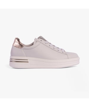 Gabor KEYSTONE Womens Trainers Off-White/Silver/Gold

 Upper Material: Leather

Lining Material: Leather

Sole Material: Synthetic

Closure/Fastening: Lace-Up

Features: Comfort,Breathable

Heel Type: Platform

Toe Shape: Round

Shoe Width: Relaxed

Item Weight: 1 KG

Heel Height: Flat (Under 2.5cm)

Shoe Shaft Height: Low Top

Trainer Style: Casual

Gift Boxed: No
Product Code: 46.395.62