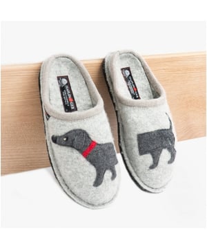 Haflinger Haflinger DOGGY Womens Slippers Grey

 Upper Material: Wool

Lining Material: Fabric

Sole Material: Textile

Closure/Fastening: Slip-On

Features: Comfort,Lightweight

Toe Shape: Round

Shoe Width: Regular

Item Weight: 0.45 KG

Heel Height: Flat (Under 2.5cm)

Slipper Style: Mule

Gift Boxed: No
Product Code: 313021-84