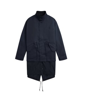 Trots de elementen in stijl met het Fred Perry jack. Deze strakke jas is zo ontworpen dat hij prachtig staat bij bijna elke outfit. Maak een statement met een jas die er geweldig uitziet en je beschermt tegen de elementen., Fred Perry blauwe jas, 39% elastomultiester, 31% katoen, 30% lyocell, centrale ritssluiting, 2 zakken met knoopsluiting, windflap, normale pasvorm, maat valt normaal, merkbadge linksvoor op de borst, marineblauwe jas in schaduwkleur