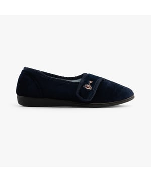 Jo &amp; Joe Jo &amp; Joe IDA Womens Full Slippers Navy

 Upper Material: Textile

Lining Material: Fabric

Sole Material: Synthetic

Closure/Fastening: Touch Fasten

Features: Warm Lining,Comfort,Adjustable

Toe Shape: Round

Shoe Width: Regular

Item Weight: 0.5 KG

Heel Height: Flat (Under 2.5cm)

Slipper Style: Full Slipper

Gift Boxed: No
Product Code: IDA-C