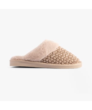 Jo &amp; Joe Jo &amp; Joe PERSIAN Womens Slippers Beige

 Upper Material: Textile

Lining Material: Faux Fur

Sole Material: Rubber

Closure/Fastening: Slip-On

Features: Comfort,Warm Lining

Toe Shape: Round

Shoe Width: Regular

Item Weight: 0.5 KG

Heel Height: Flat (Under 2.5cm)

Slipper Style: Mule

Gift Boxed: No
Product Code: PERSIAN/BEIGE