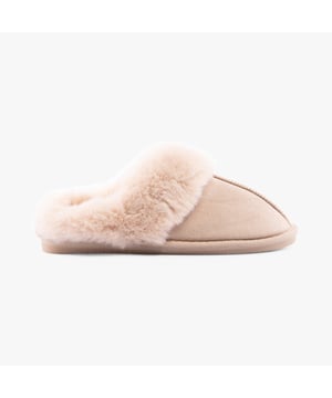 Jo &amp; Joe Jo &amp; Joe SAVANNAH Womens Slippers Beige

 Upper Material: Textile

Lining Material: Faux Fur

Sole Material: Rubber

Closure/Fastening: Slip-On

Features: Comfort,Warm Lining

Toe Shape: Round

Shoe Width: Regular

Item Weight: 0.5 KG

Heel Height: Flat (Under 2.5cm)

Slipper Style: Mule

Gift Boxed: No
Product Code: SAVANNAH/BEIGE