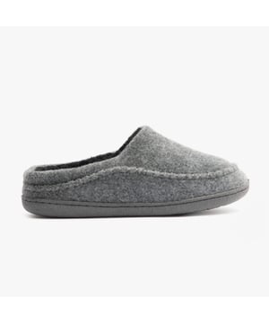 Jo &amp; Joe Jo &amp; Joe SLIGO Mens Mule Slippers Grey

 Upper Material: Fabric

Lining Material: Fabric

Sole Material: Synthetic

Closure/Fastening: Slip-On

Features: Warm Lining,Comfort

Toe Shape: Round

Shoe Width: Regular

Item Weight: 0.38 KG

Heel Height: Flat (Under 2.5cm)

Slipper Style: Mule

Gift Boxed: No
Product Code: SLIGO/GRY