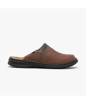 Josef Seibel MAX Zuecos de Piel Nubuck para Hombre Brasil

Material Superior: Nubuck

Material del Forro: Piel

Material de la Suela: Poliuretano

Cierre/Fijación: Sin Cierre

Características: Confort, Transpirable

Forma de la Punta: Redonda

Ancho del Calzado: Regular

Peso del Artículo: 1 KG

Altura del Tacón: Plano (Menos de 2.5cm)

Estilo de Sandalia: Sandalias

Estilo de Pantufla: Mule

Empaque para Regalo: No  
Código del Producto: 10663-11340