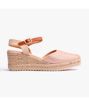 Lotus BIANKA Womens Sandals Pink

 Upper Material: Textile

Lining Material: Synthetic

Sole Material: Synthetic

Closure/Fastening: Buckle

Features: Comfort

Heel Type: Wedge

Toe Shape: Round

Shoe Width: Regular

Item Weight: 1 KG

Heel Height: Medium (5-7.4cm)

Sandal Style: Sandals

Gift Boxed: No
Product Code: ULS470-PNK